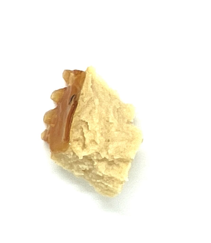 familymart-sweets-sweet-potato-cheesecake-eating 