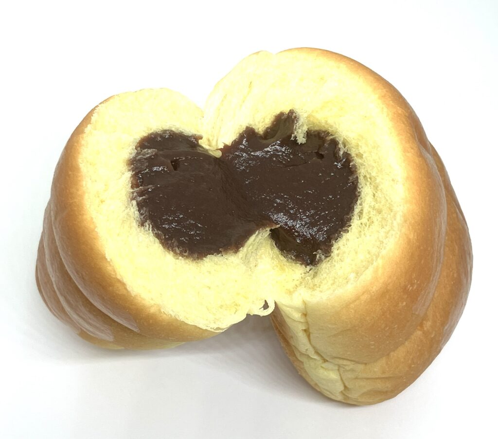 lawson-sweets-chocolate-cornet-noraneko-gundan-eating