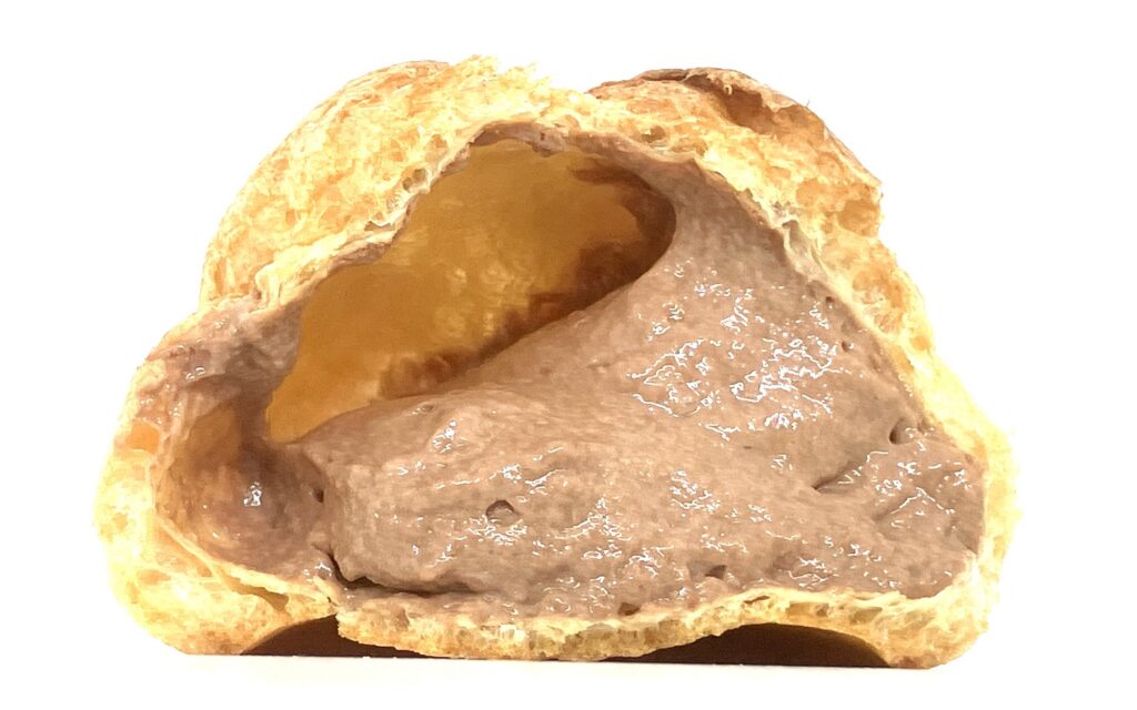 lawson-sweets-chocolate-cream-puff-eating 