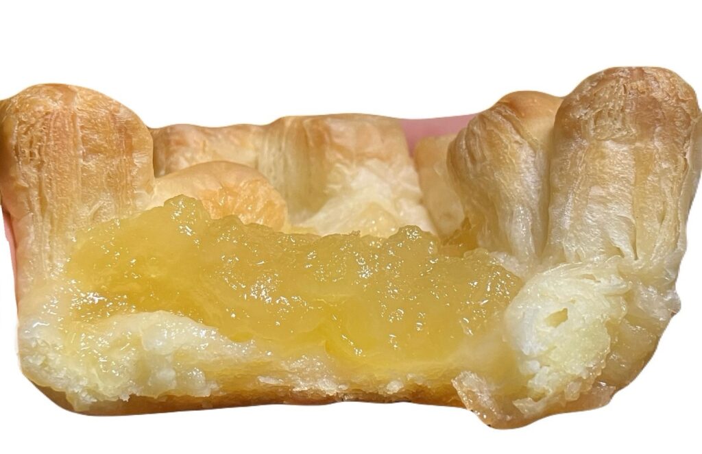 seven-eleven-sweets-apple-croquant-eating