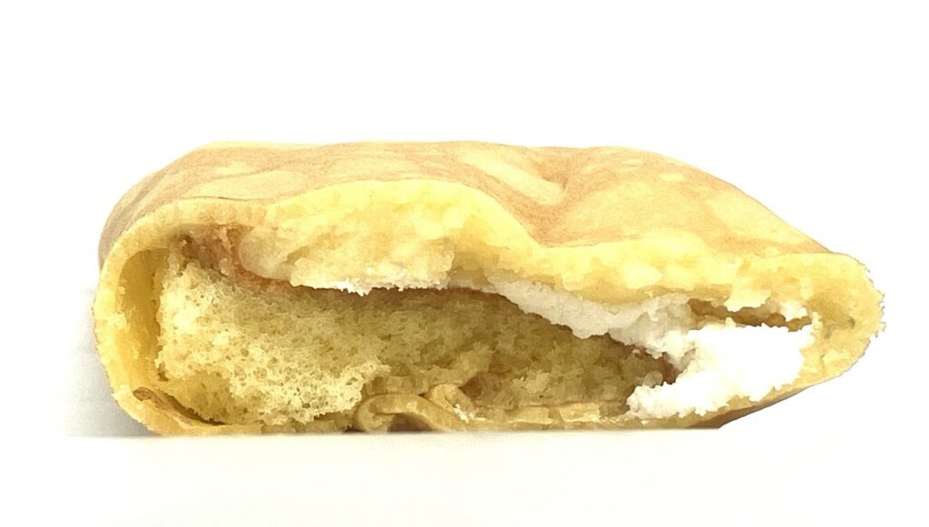 familymart-sweets-tokyo-banana-crepe-eating 