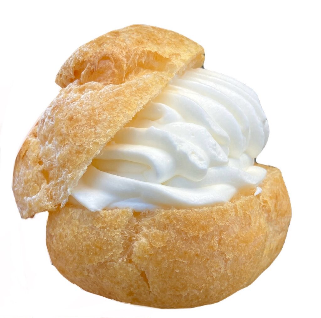 lawson-sweets-cream-puff-yogurt-cream-eating