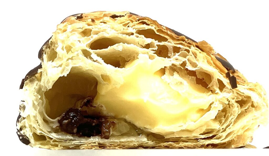 familymart-sweets-apple-pie-custard-cream-chocolate-eating 