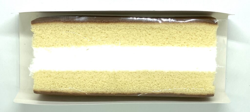 familymart-sweets-whipped-cream-cake-sand-up