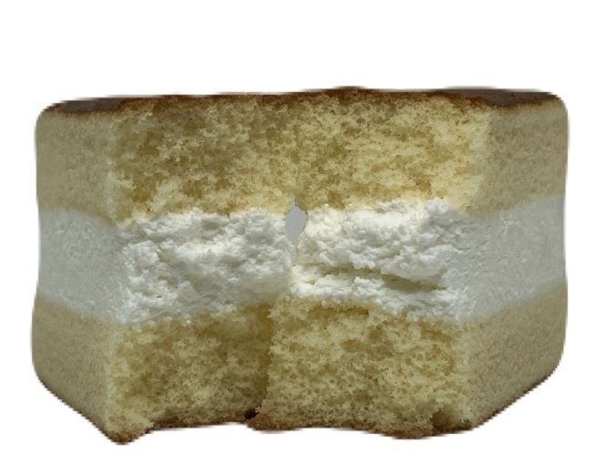 familymart-sweets-whipped-cream-cake-sand-eating