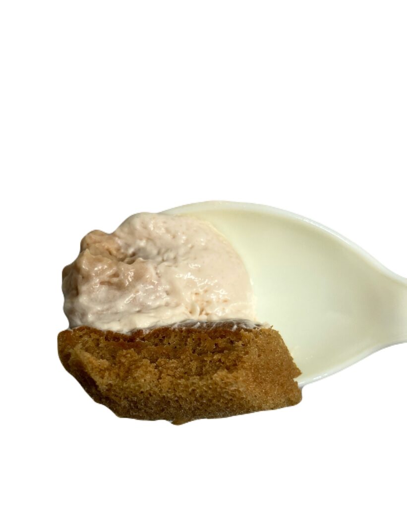 lawson-sweets-roll-cake-milk-tea-eating 