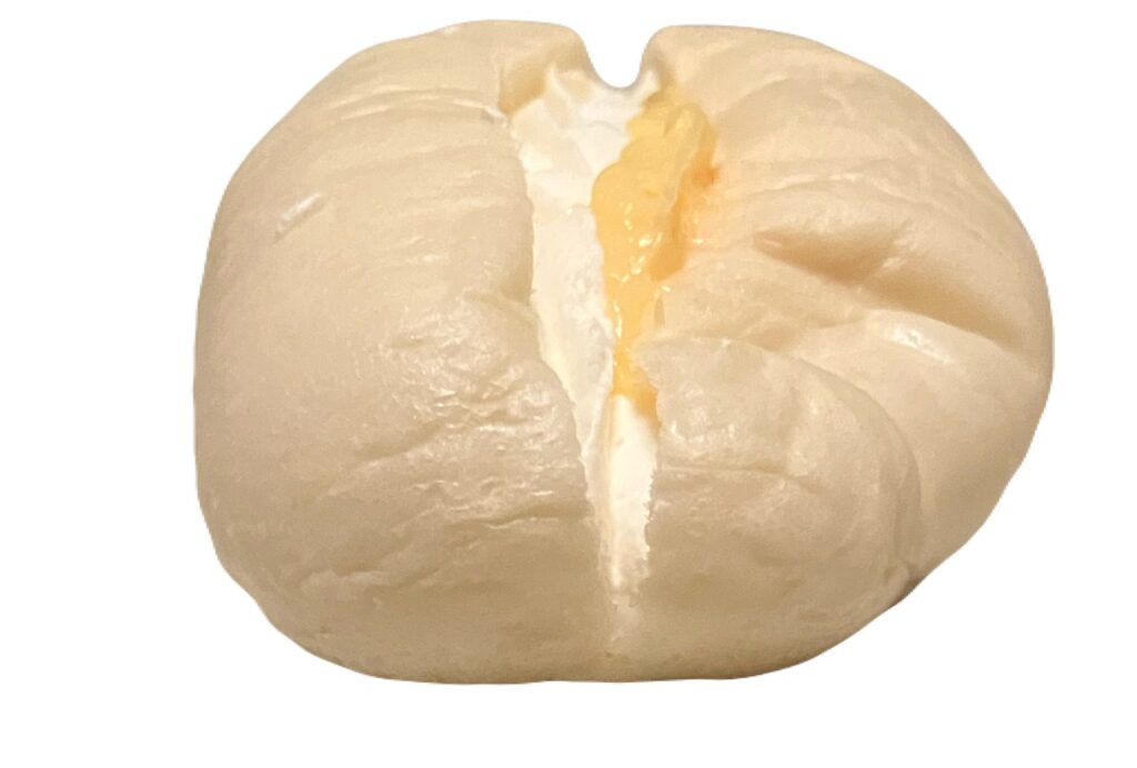 seven-eleven-custard-cream-whipped-cream-side