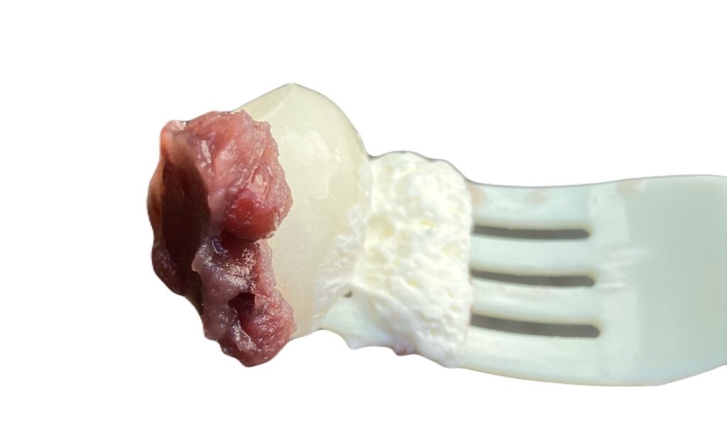 seven-eleven-red-bean-dumpling-eating