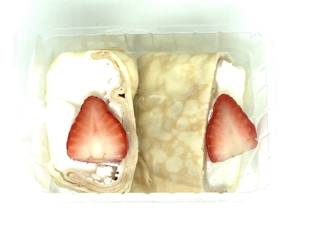 familymart-sweets-strawberry-crepe-up
