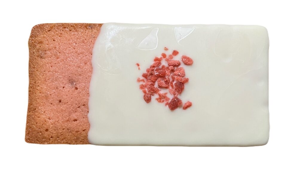 familymart-sweets-strawberry-financier-up