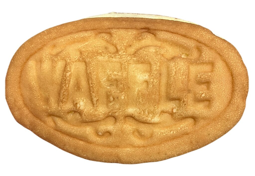 lawson-sweets-strawberry-milk-cream-waffle-up