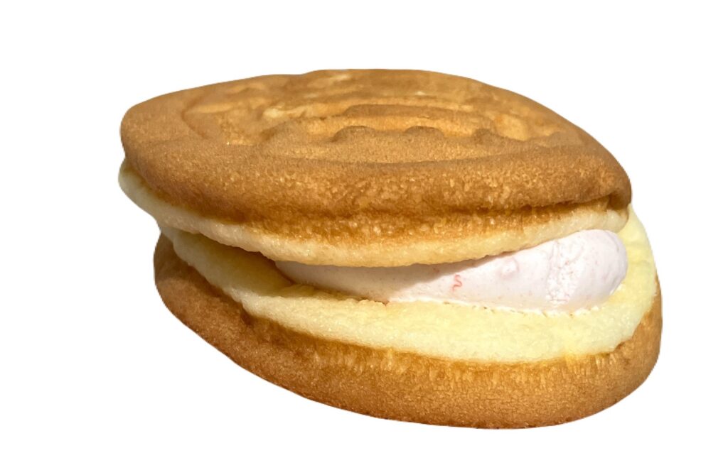 lawson-sweets-strawberry-milk-cream-waffle-side