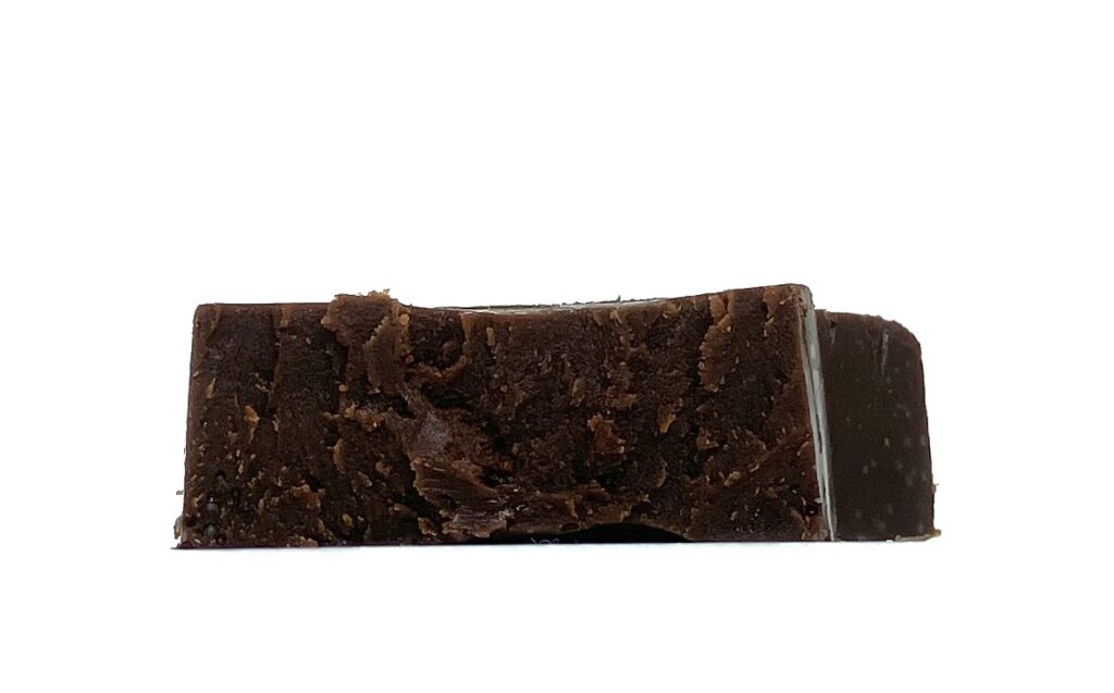 familymart-sweets-salted-caramel-chocolate-eating 