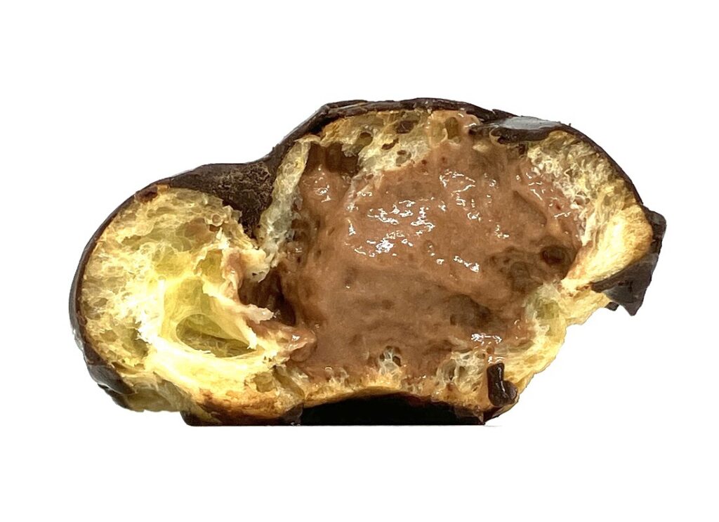 familymart-sweets-chocolate-cream-eclair-eating