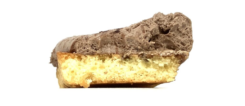 familymart-sweets-salted-caramel-chocolate-eating 