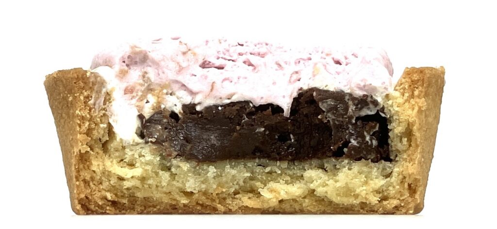 familymart-sweets-strawberry-chocolate-tarte-eating