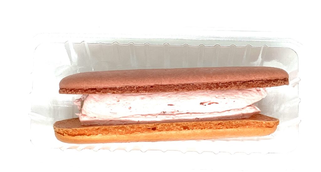 familymart-sweet-macaron-sand-strawberry-vanilla-up