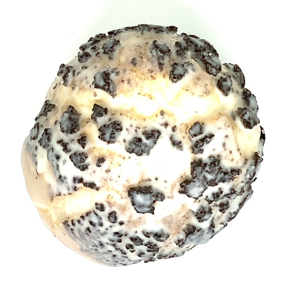 familymart-sweet-white-black-thunder-cookie-cream-puff-up