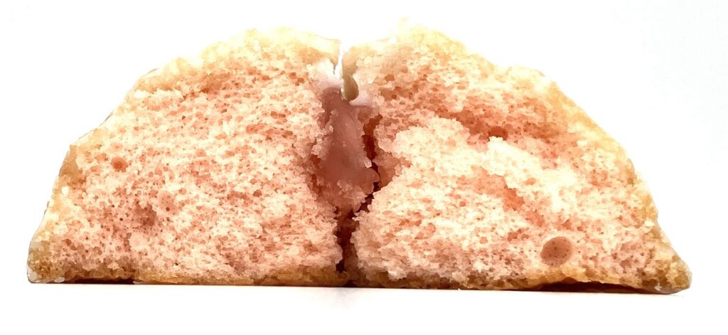 seven-eleven-cherry-blossom-cake-eating 