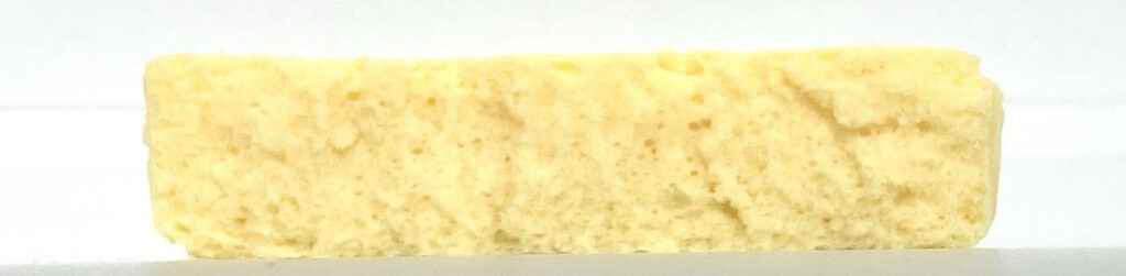 familymart-sweet-cheesecake-eating