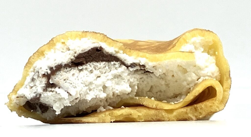 familymart-sweet- chocolate-ganache-crepe-45-eating 