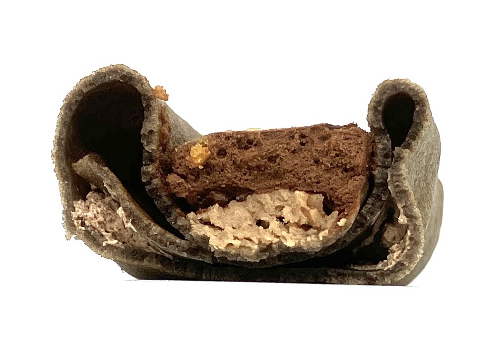familymart-sweet-crepe-chocolate-almond-puffed-grains-eating 