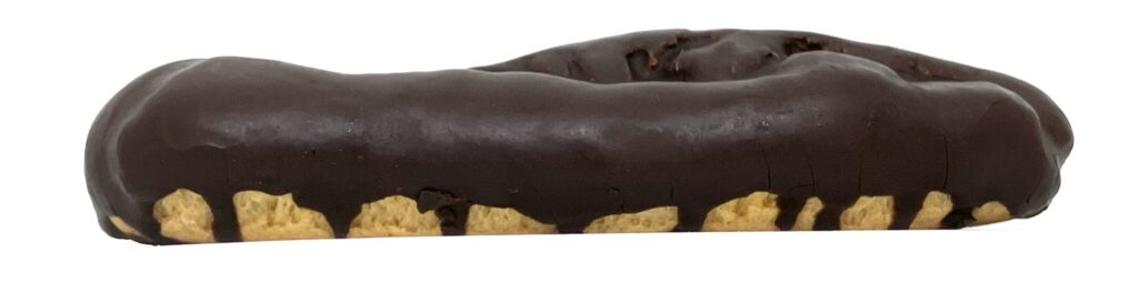familymart-sweet-custard-eclair-side