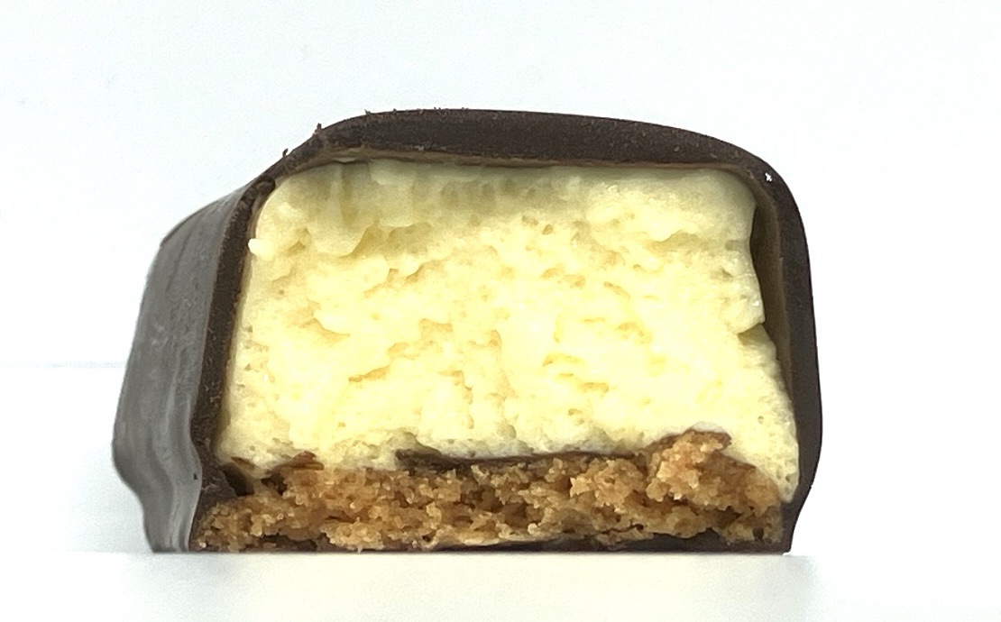 lawson-sweets-stick-cake-custard-cream-eating 