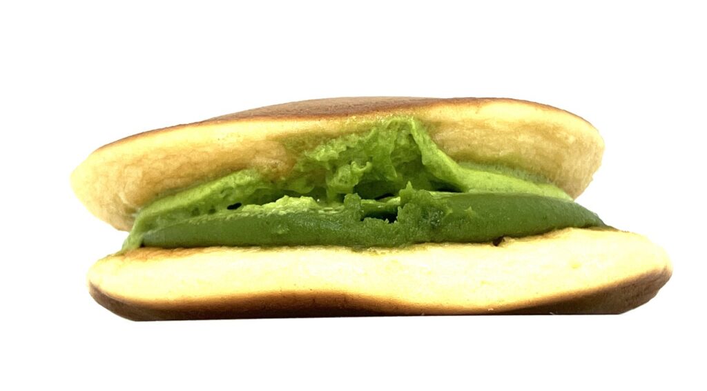 seveneleven-sweets-pancake-matcha-pasta-matcha-whipped-cream-side