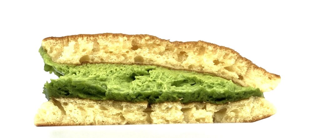 seveneleven-sweets-pancake-matcha-pasta-matcha-whipped-cream-eating 