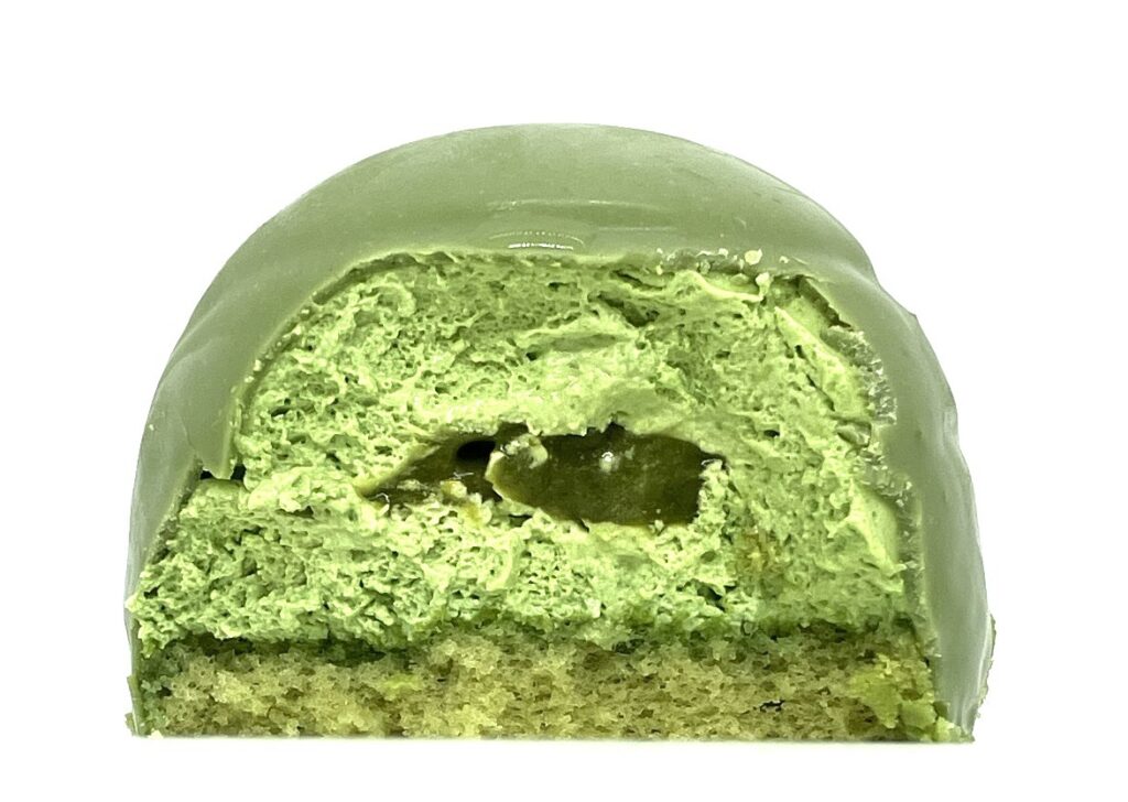 lawson-sweets-morihan-matcha-chocolat-dome-eating 