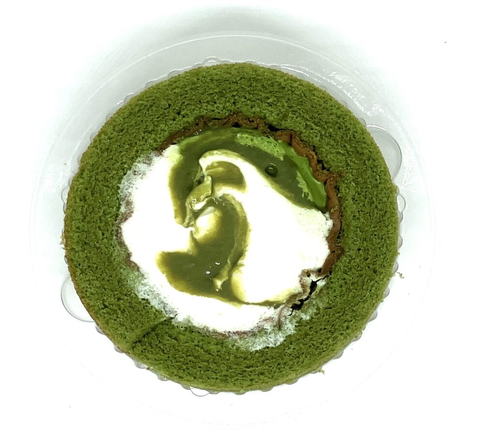 lawson-sweets-morihan-matcha-milk-cream-role-cake-up
