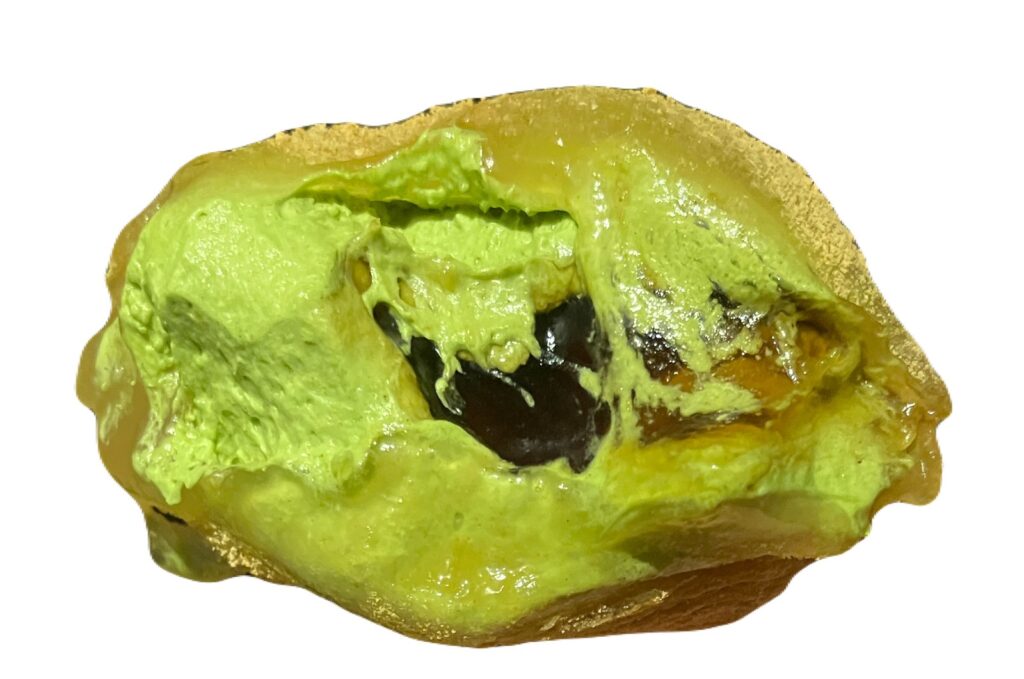 seveneleven-sweets-bracken-starch-jelly-matcha-cream-brown-sugar-eating 