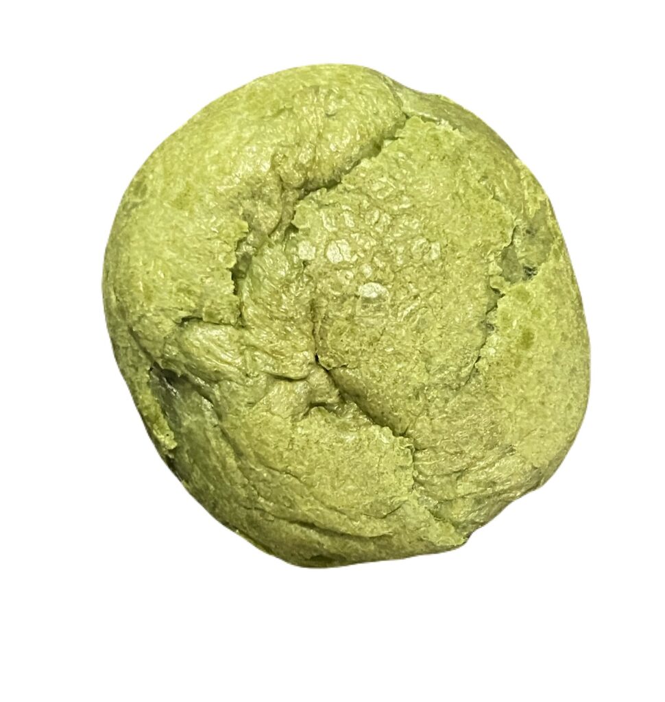 seveneleven-sweets-cream-puff-with-matcha-cream-up