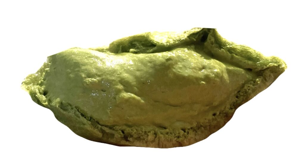 seveneleven-sweets-cream-puff-with-matcha-cream-eating 