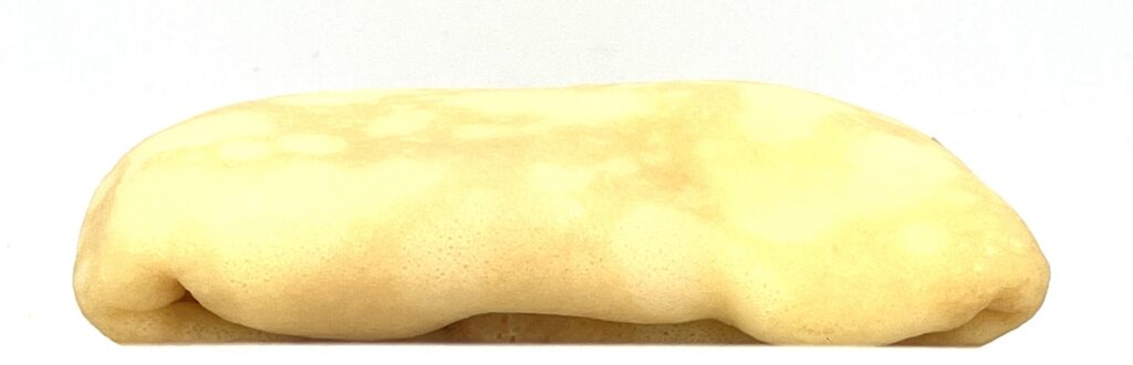 seveneleven-sweets-crepe-milk-cream-strawberry-source-side
