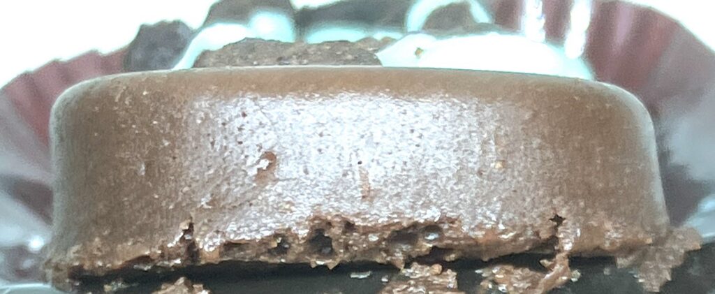 familymart-sweet-chocolate-mint-gateau-chocolat-side