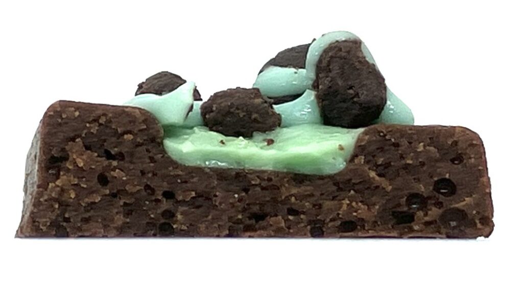 familymart-sweet-chocolate-mint-gateau-chocolat-eating