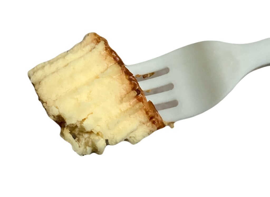 lawson-sweets-basque-cheesecake-51-eating
