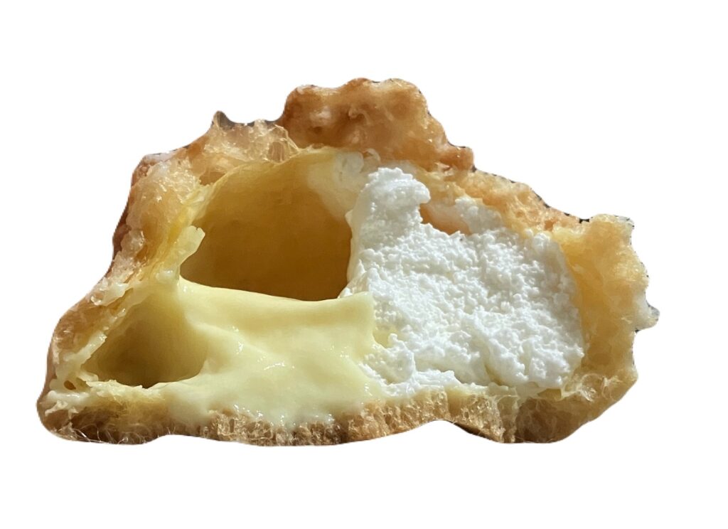 familymart-sweet-cookie-cream-puff-milk-cream-eating 