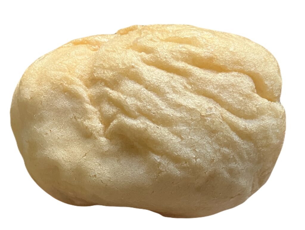 familymart-sweet-cream-puff-strawberry-milk-side