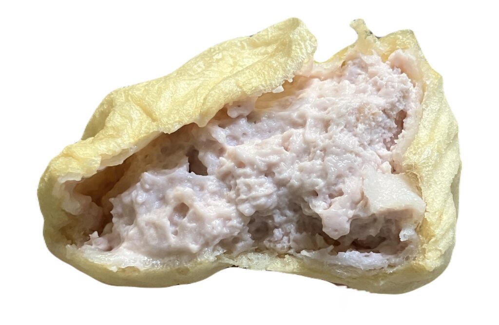 familymart-sweet-cream-puff-strawberry-milk-eating 