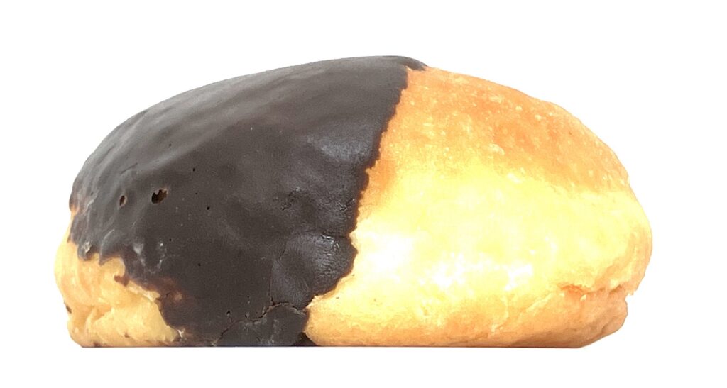 familymart-sweet-malasada-macadamia-whipped-side