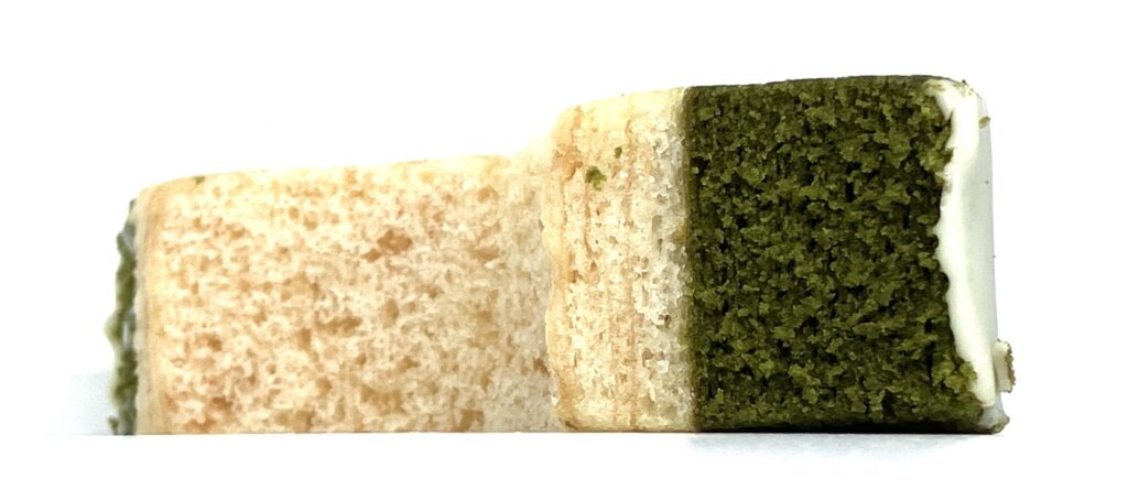 familymart-sweet-matcha-baumkuchen-side