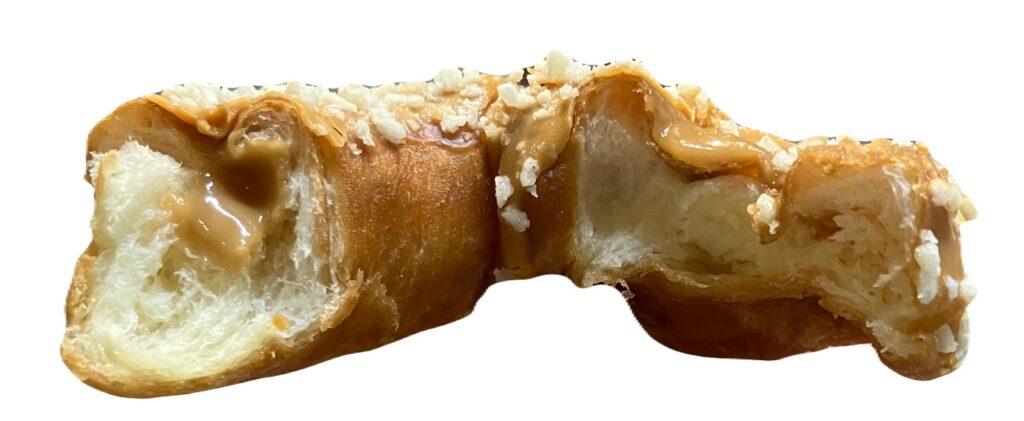 familymart-sweet-soybean-flour-donut-eating 