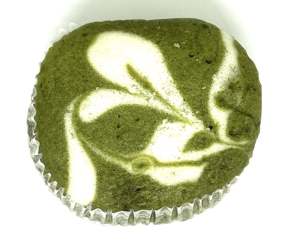 lawson-sweets-matcha-milk-steamed-cake-up