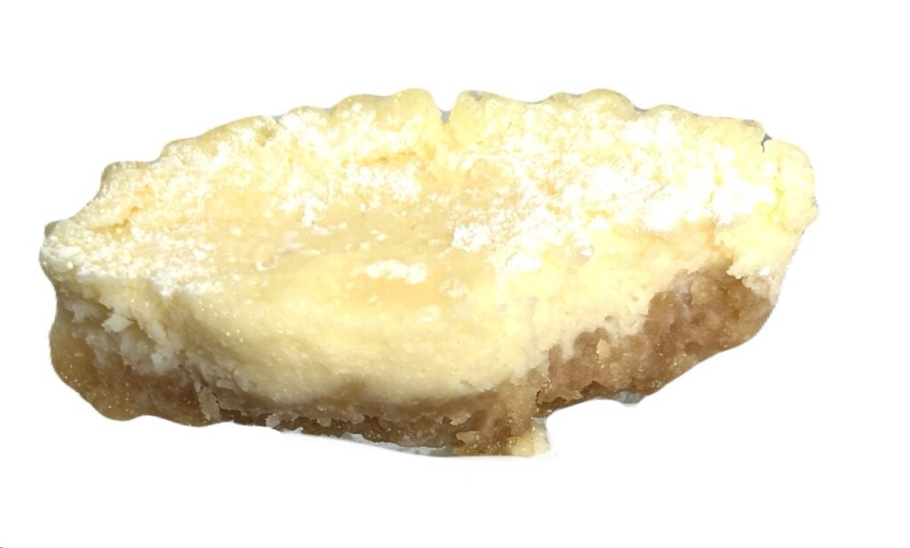 seveneleven-sweets-cheesecake-with-biscuit-eating