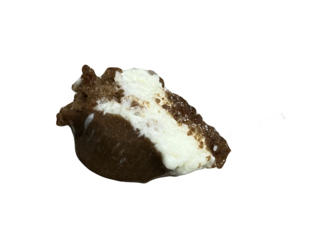familymart-sweet-angel-chocolate-cheesecake-eating 