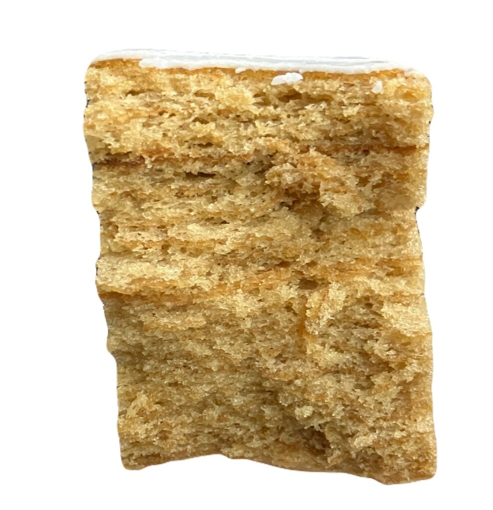 familymart-sweet-caramel-baumkuchen-eating