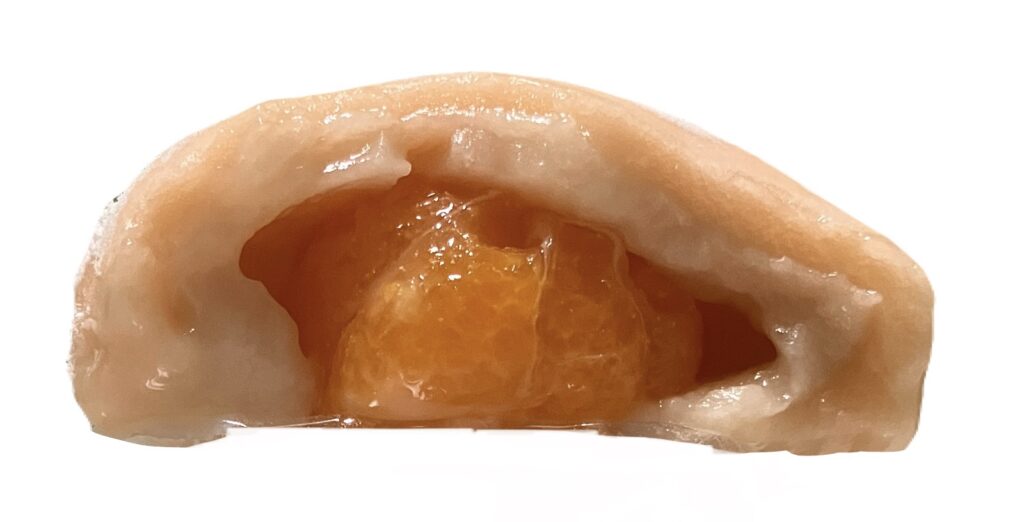 familymart-sweet-orange-rice-cake-eating 